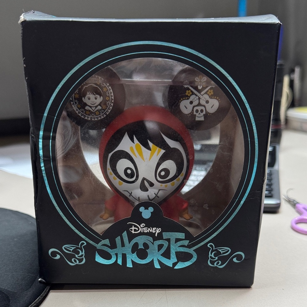 Disney Shorts Vinyl Figure Coco